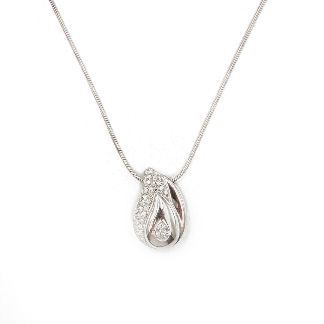 collana in oro bianco con pendente goccia e diamanti le duchesse - siciliano gioielli 