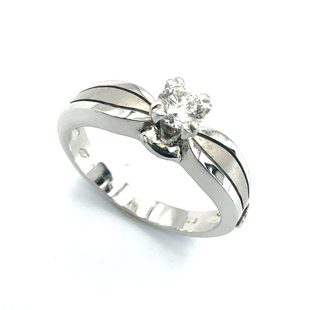Miluna Solitaire Ring in White Gold
