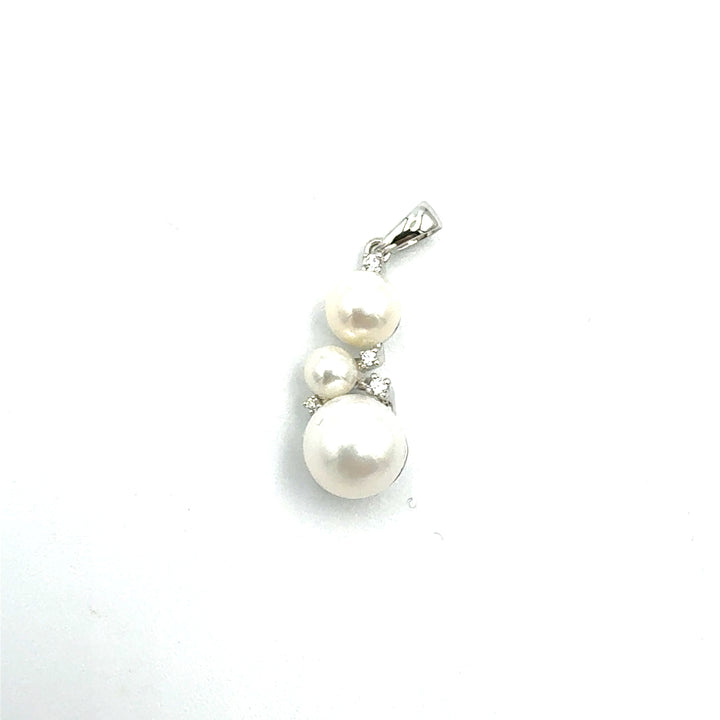 Pearl and Yellow Gold Pendant