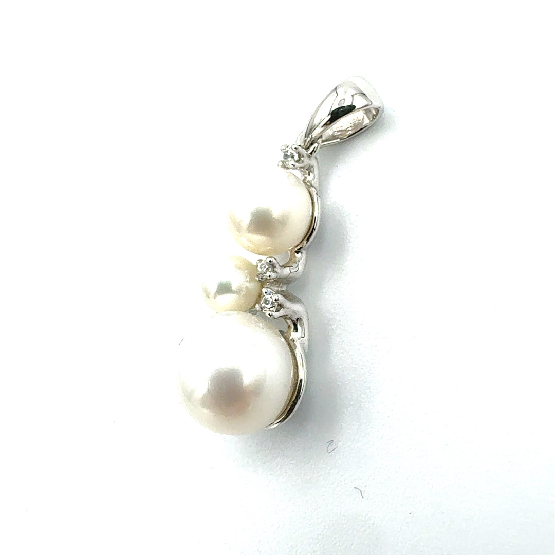 Pearl and Yellow Gold Pendant