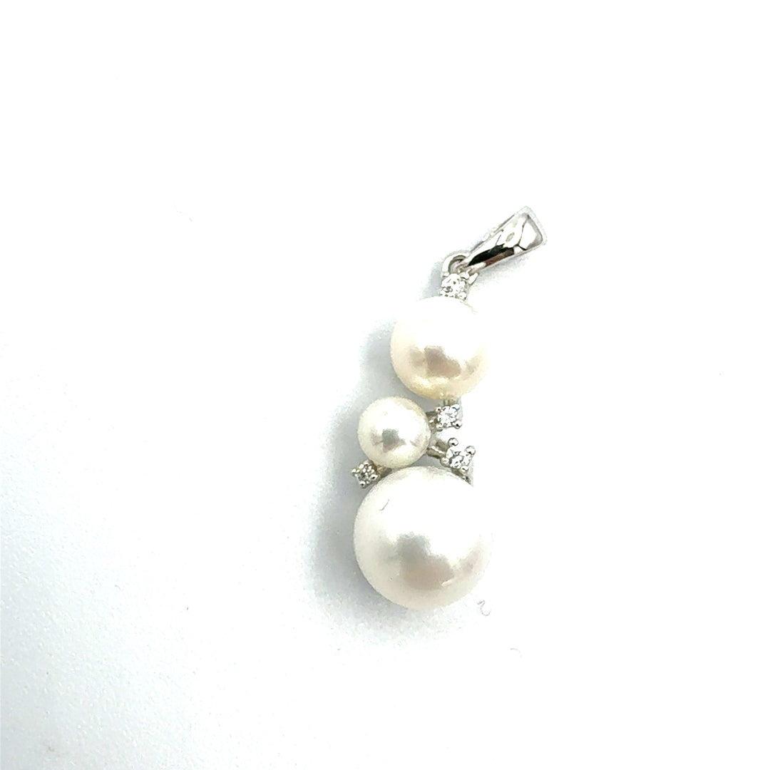 Pearl and Yellow Gold Pendant