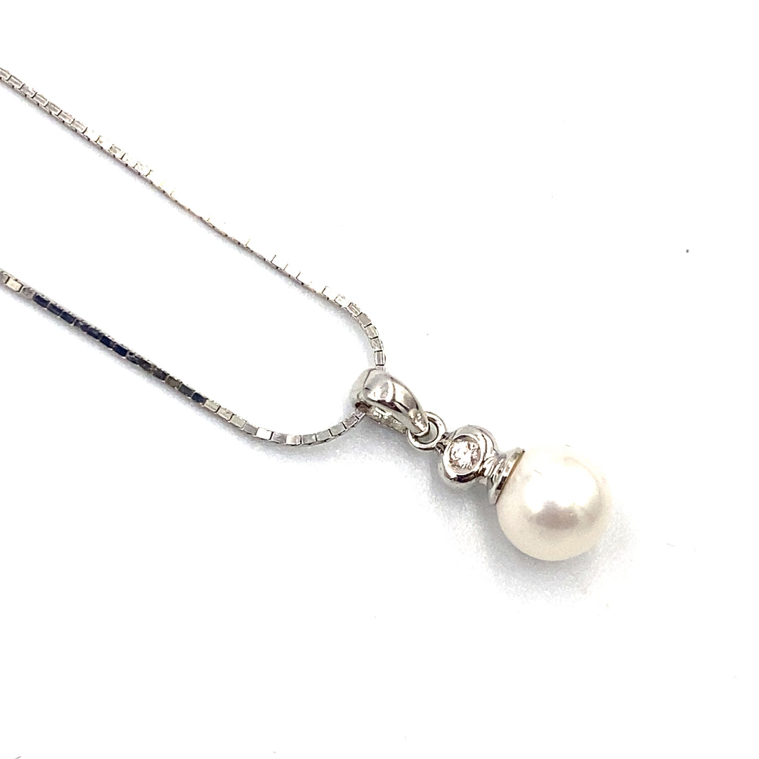 White Gold Necklace with Pearl