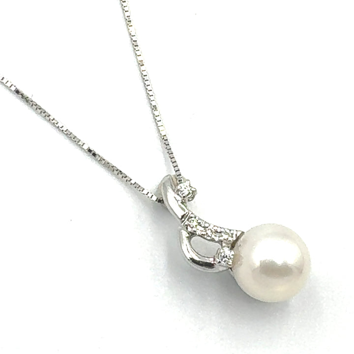 Clesi Pearl Necklace