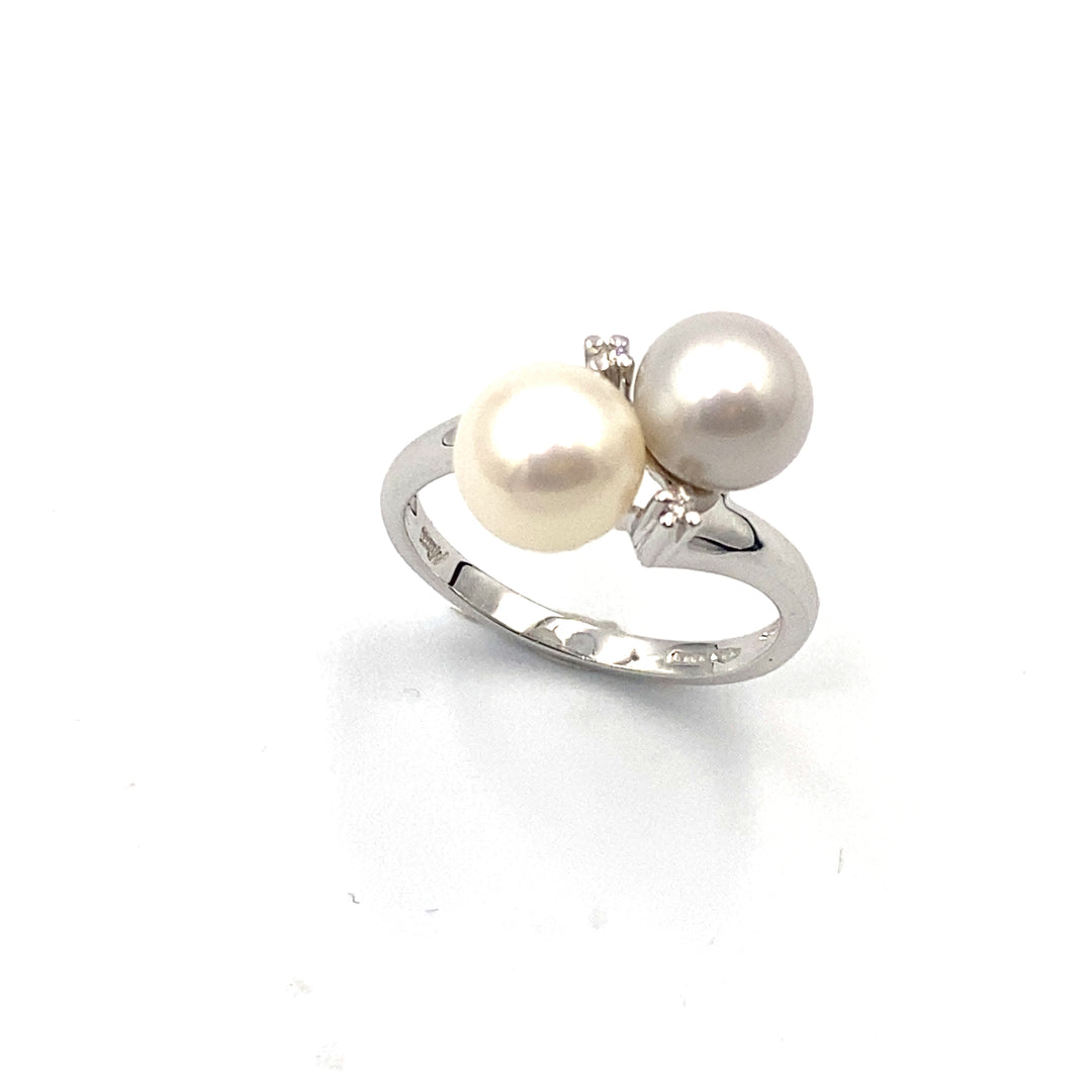 Miluna Ring with Pearls and Diamonds