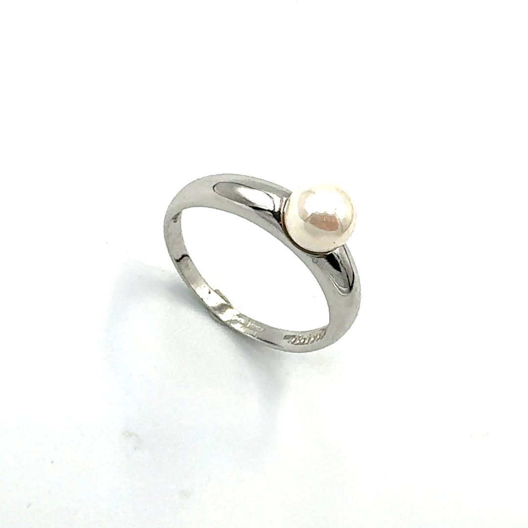 White gold pearl ring