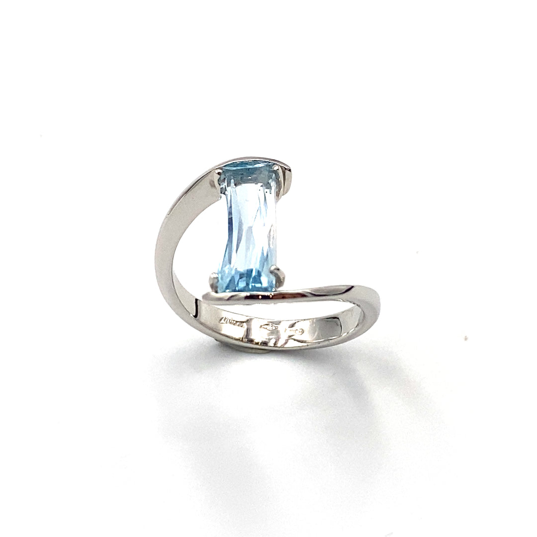 anello miluna gemma del  cielo  oro bianco  e topazio  azzurro  - siciliano gioielli 