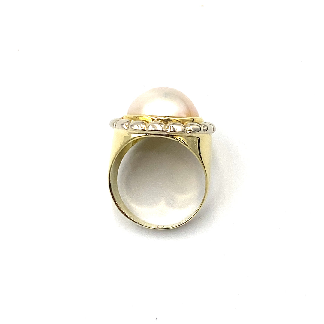 Ring with Mabè Pearl