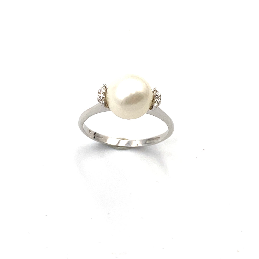 Miluna Ring with Pearl and Diamonds