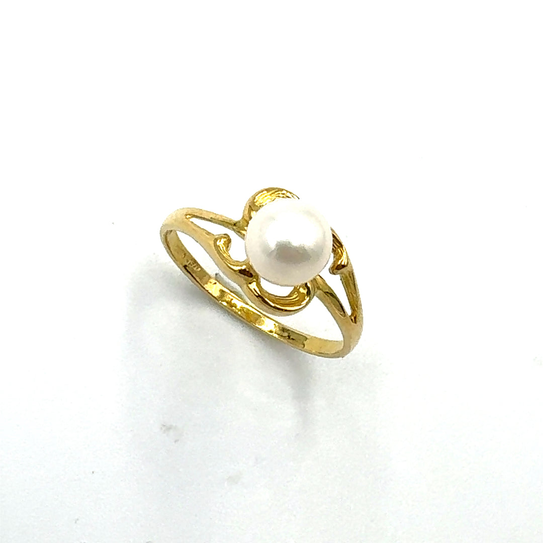 Yellow Gold Pearl Ring