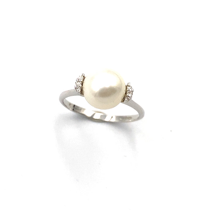 Miluna Ring with Pearl and Diamonds
