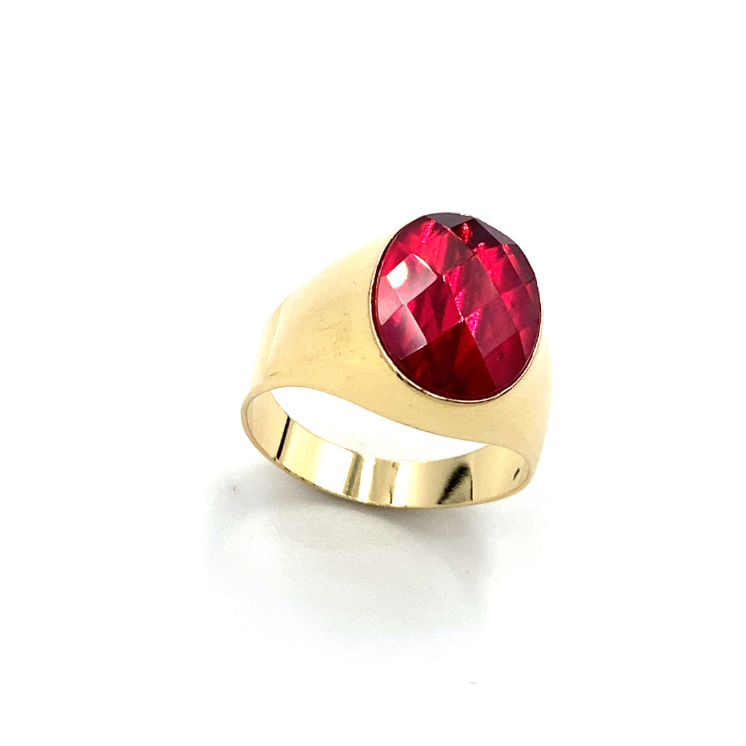 anello da uomo in oro giallo con zircone rosso siciliano gioielli