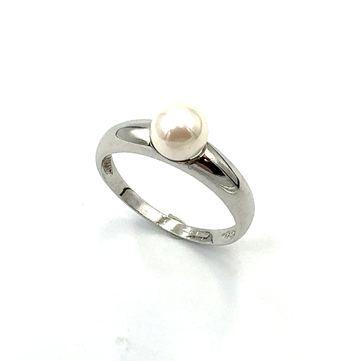 White gold pearl ring