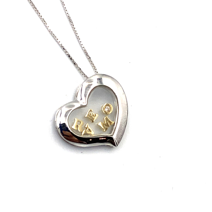 collana in oro bianco  con pendente con dentro  lettere scritta amore in oro giallo siciliano gioielli  