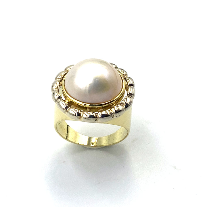 Ring with Mabè Pearl