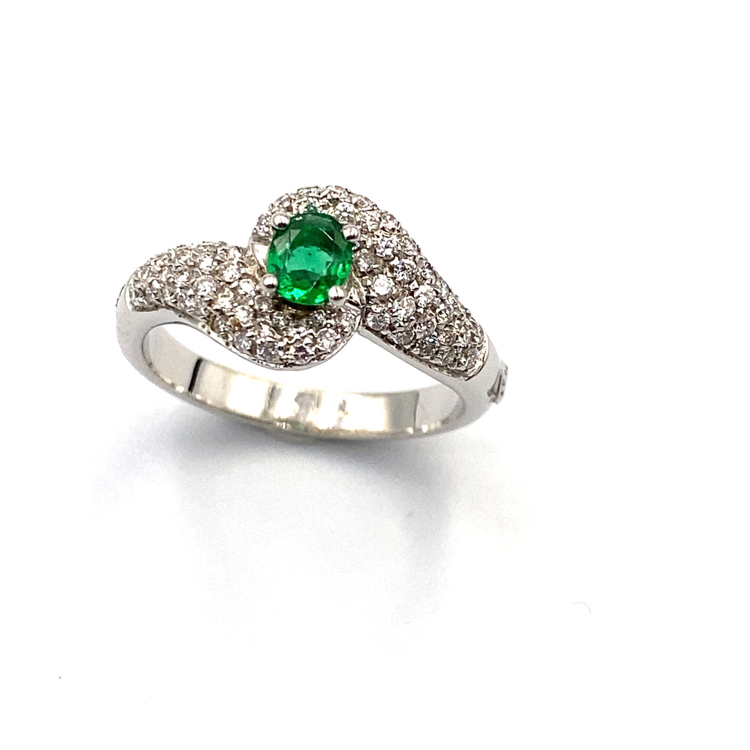 Le Duchesse Emerald Ring in White Gold