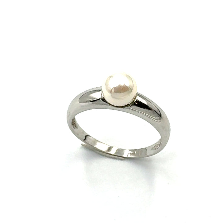 White gold pearl ring