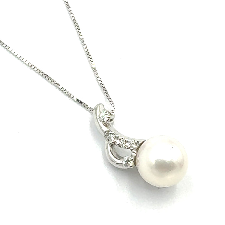 Clesi Pearl Necklace