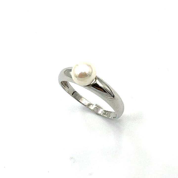 White gold pearl ring