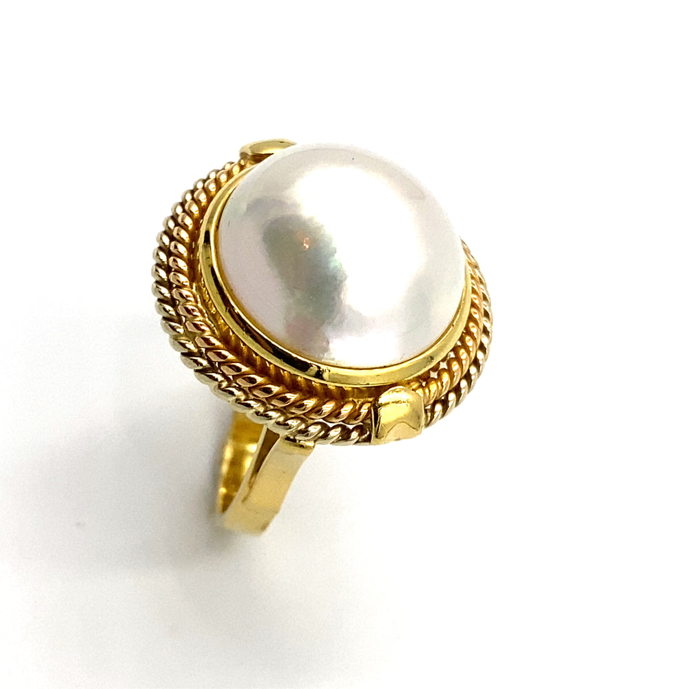 anello in oro gialòlo con perla mabè siciliano gioielli