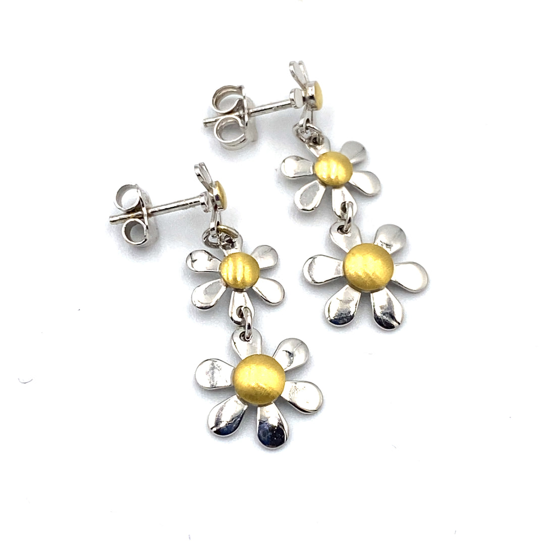 orecchini  a forma di  fiore con fiorellini pendenti in oro bicolore siciliano  gioielli 