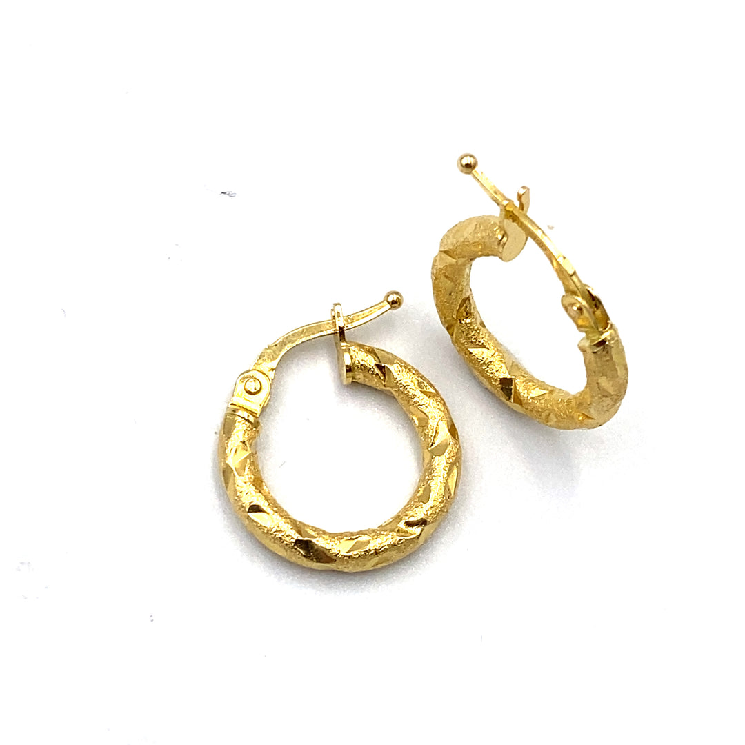 orecchini a cerchio in oro giallo  satinato siciliano gioielli