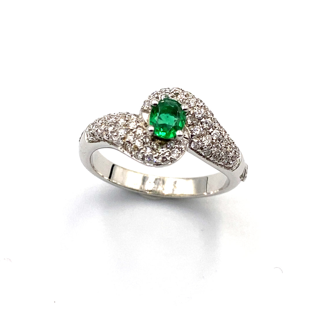 Le Duchesse Emerald Ring in White Gold