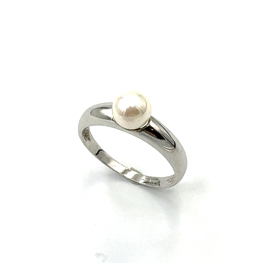 White gold pearl ring