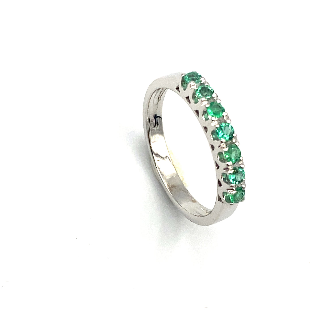 clesi anello  mezza veretta in oro bianco  con smeraldi - siciliano  gioielli 