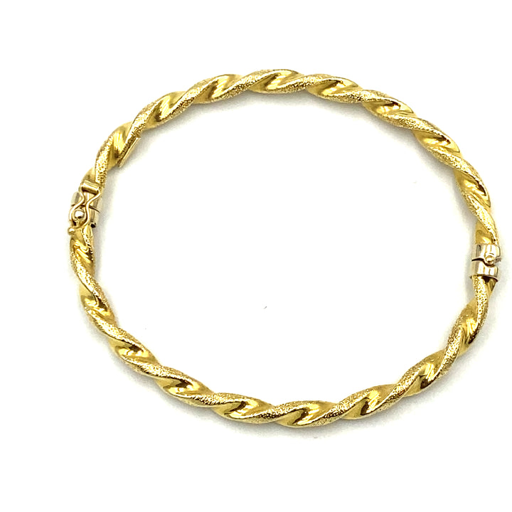 bracciale rigido in oro giallo siciliano gioielli 